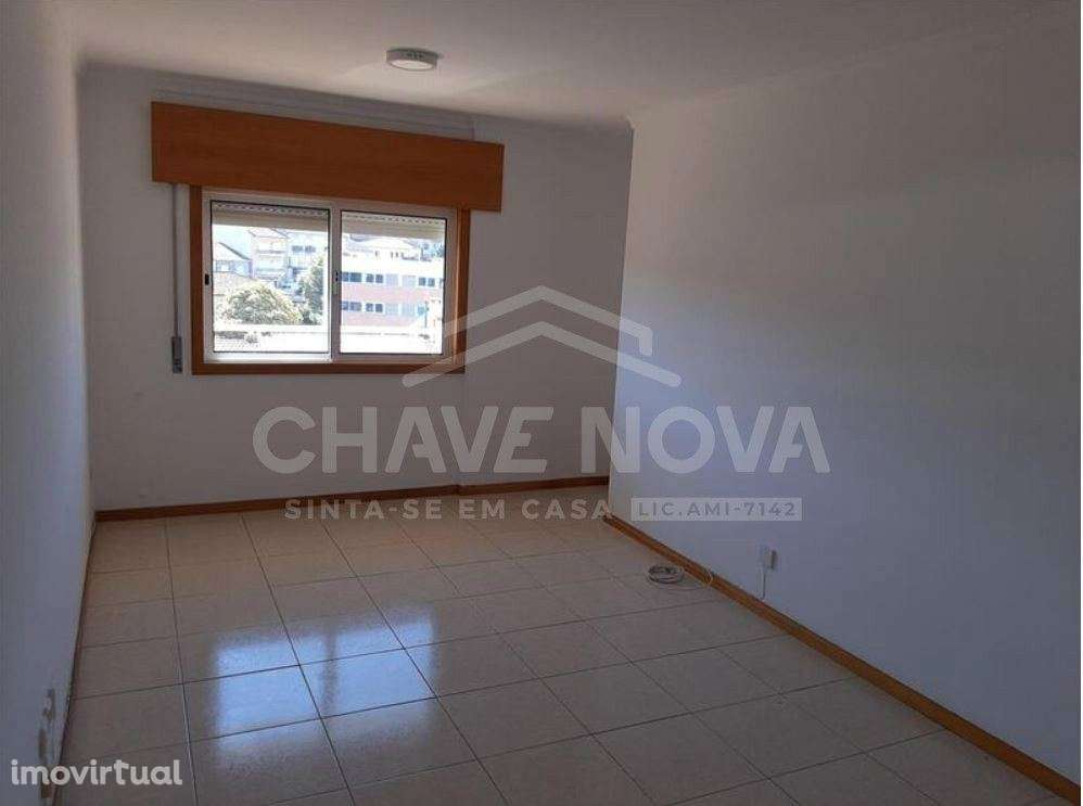 T2 c/ Varanda no Centro de Gondomar - Grande imagem: 3/8