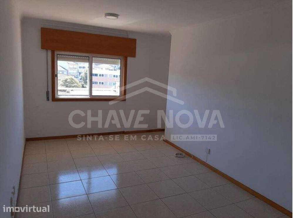 T2 c/ Varanda no Centro de Gondomar - Grande imagem: 3/8