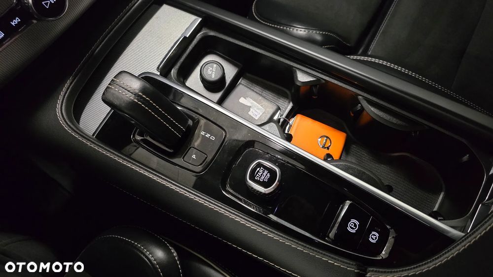 Volvo XC 90 B5 D AWD Geartronic RDesign - 24