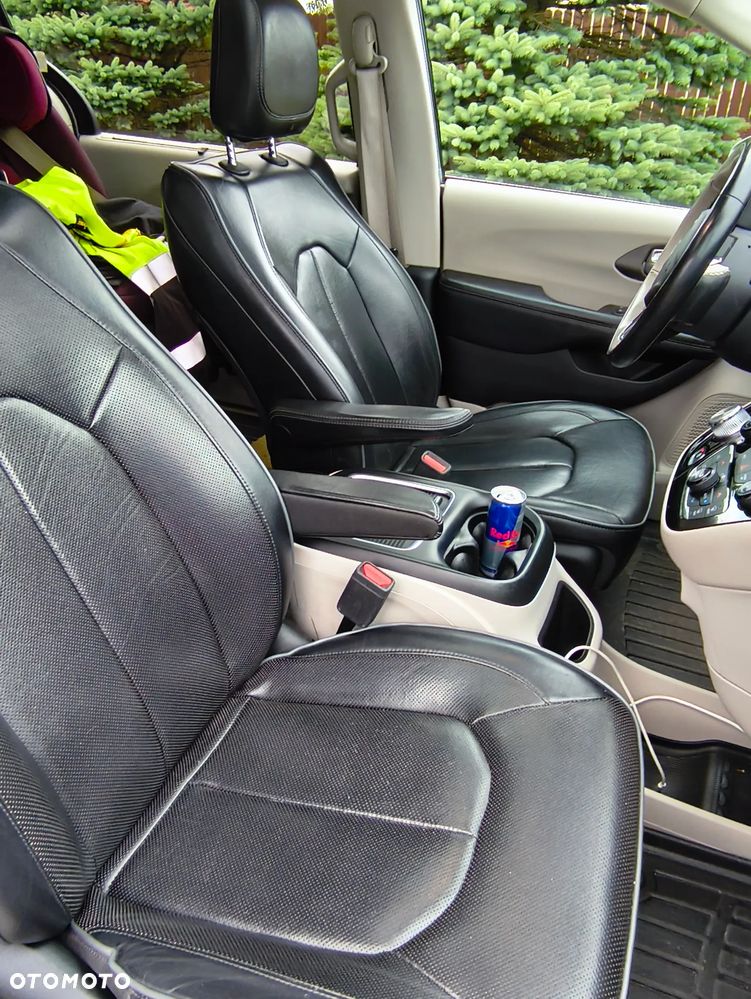 Chrysler Pacifica - 10