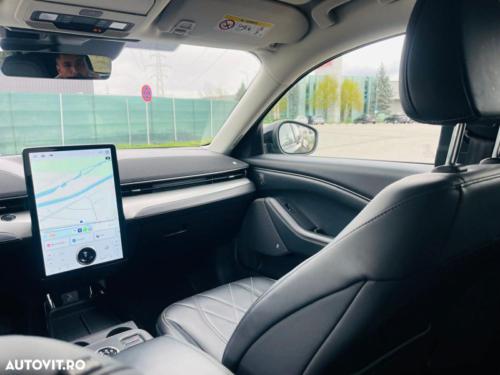 Ford Mustang Mach-E PREMIUM - 7