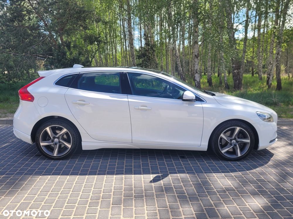 Volvo V40 D3 R Design - 12
