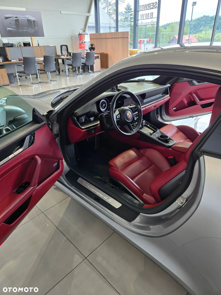 Porsche 911 Carrera 4S - 16