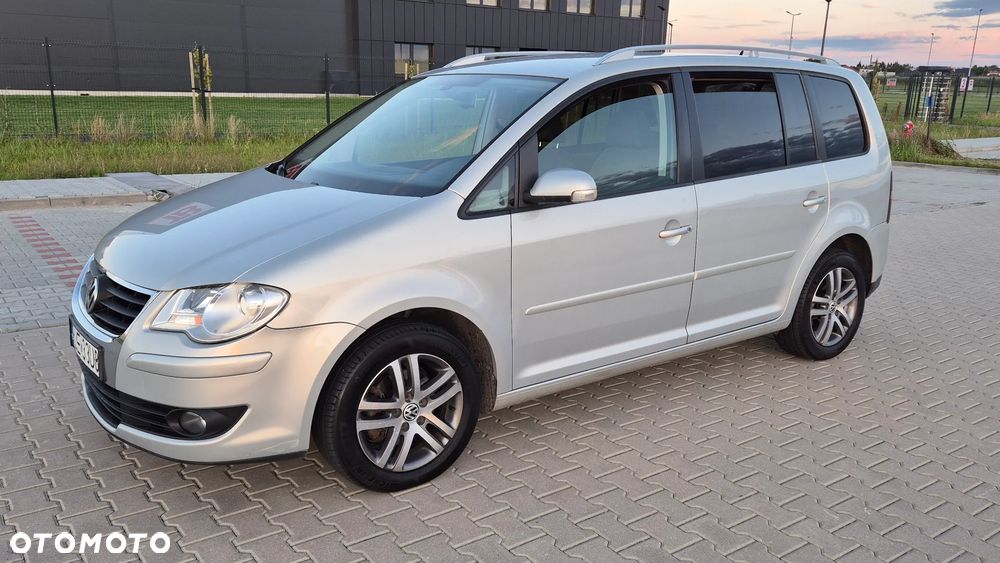 Volkswagen Touran 2.0 TDI Highline - 11