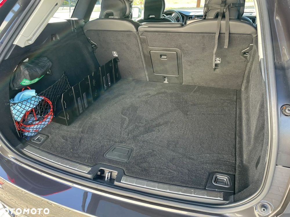 Volvo XC 60 B4 D AWD Plus Dark - 9