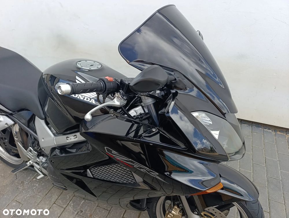 Honda VFR - 28