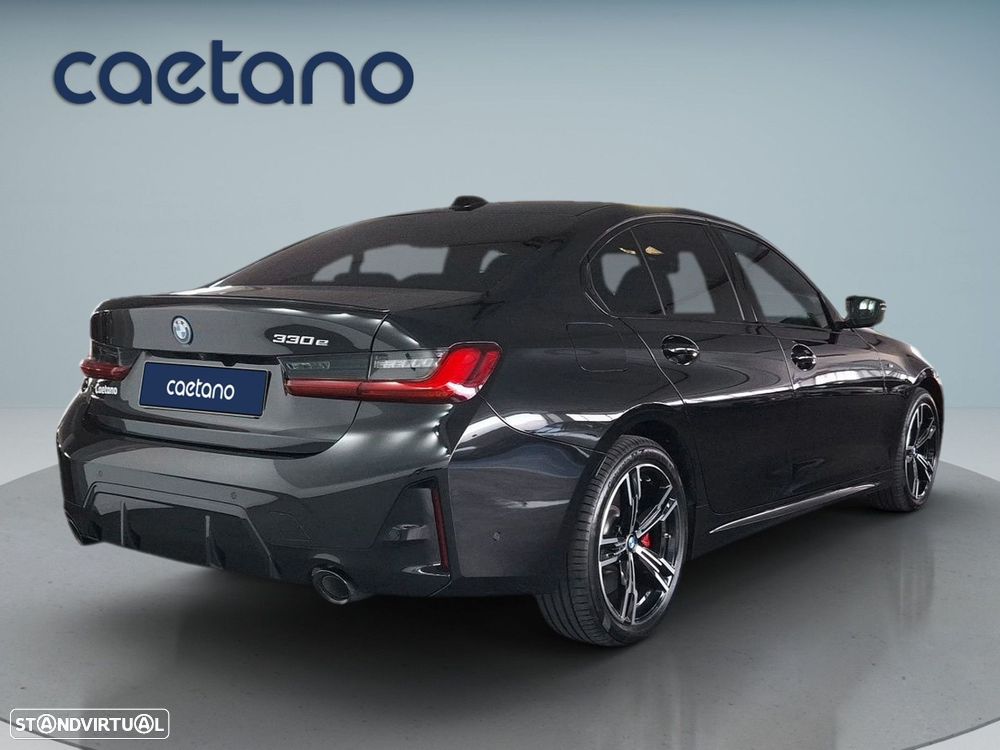 BMW 330 e Pack Desportivo M Pro Auto - 7