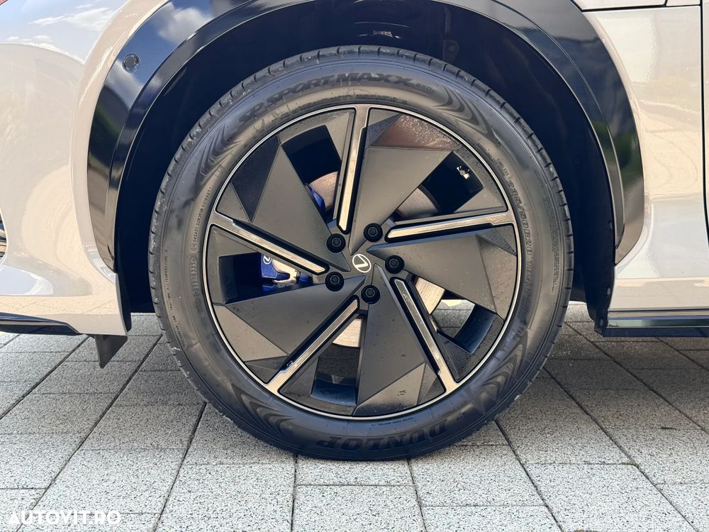Lexus RZ 550e F SPORT - 31