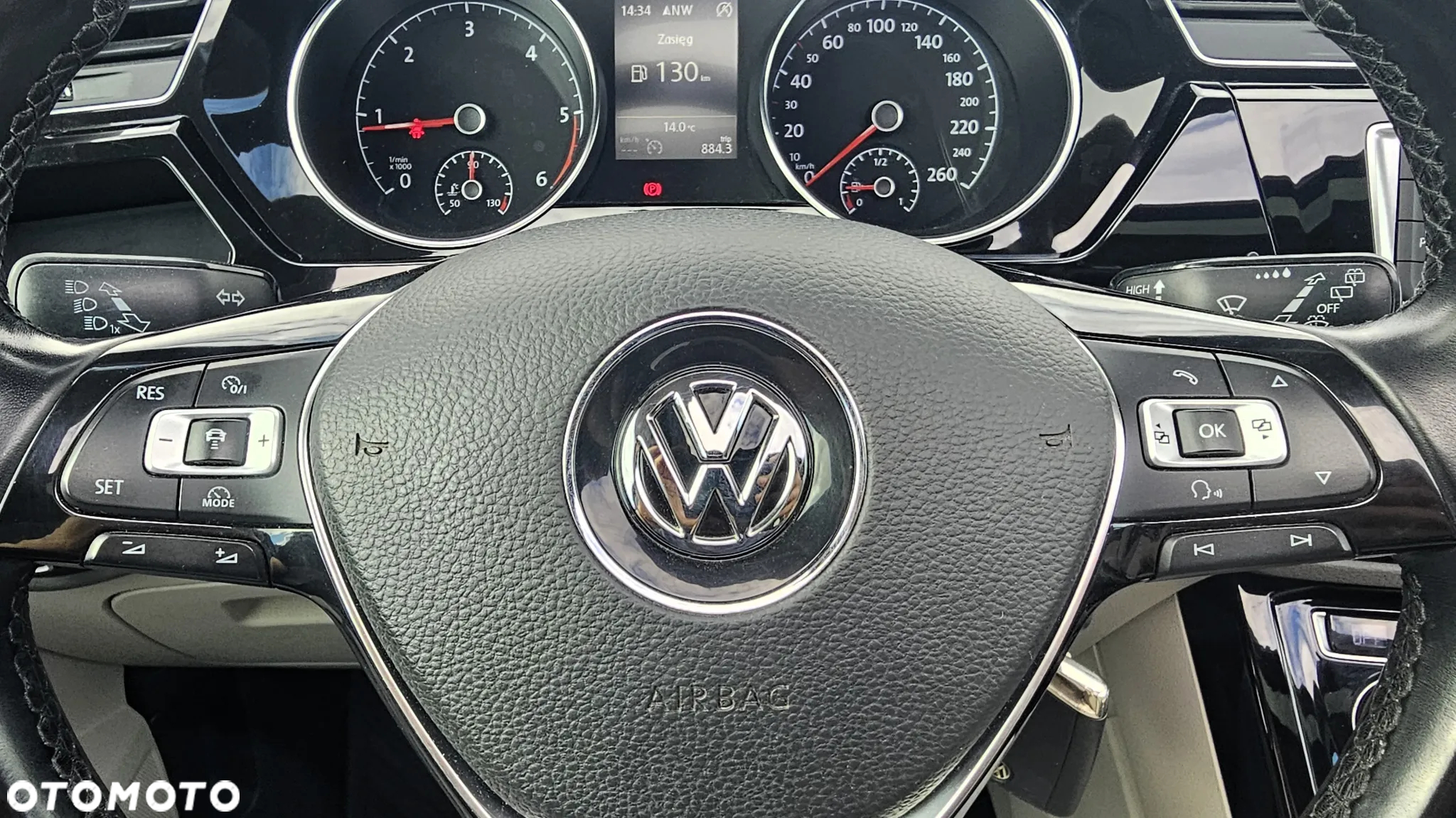 Volkswagen Touran 2.0 TDI BMT Highline - 23