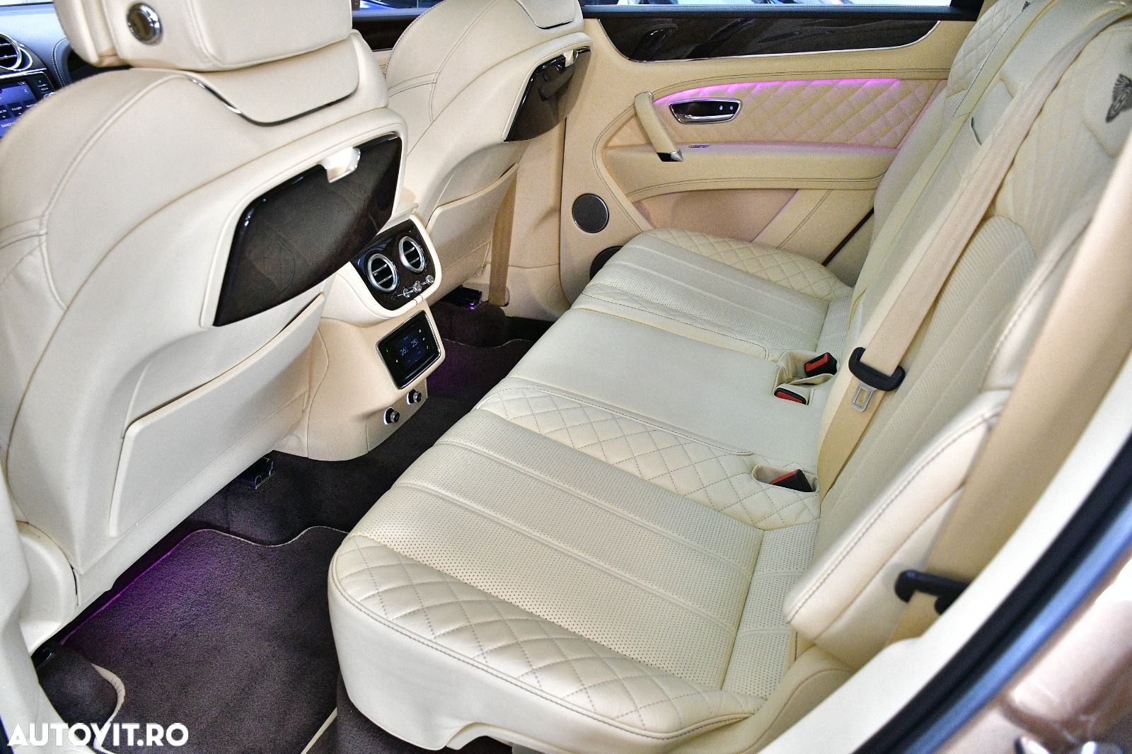 Bentley Bentayga W12 Mulliner - 23