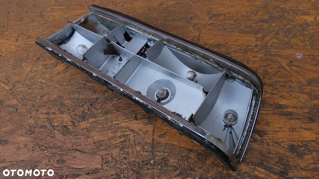 BMW E24 LAMPA PRAWY TYŁ KOMPLETNA - 10