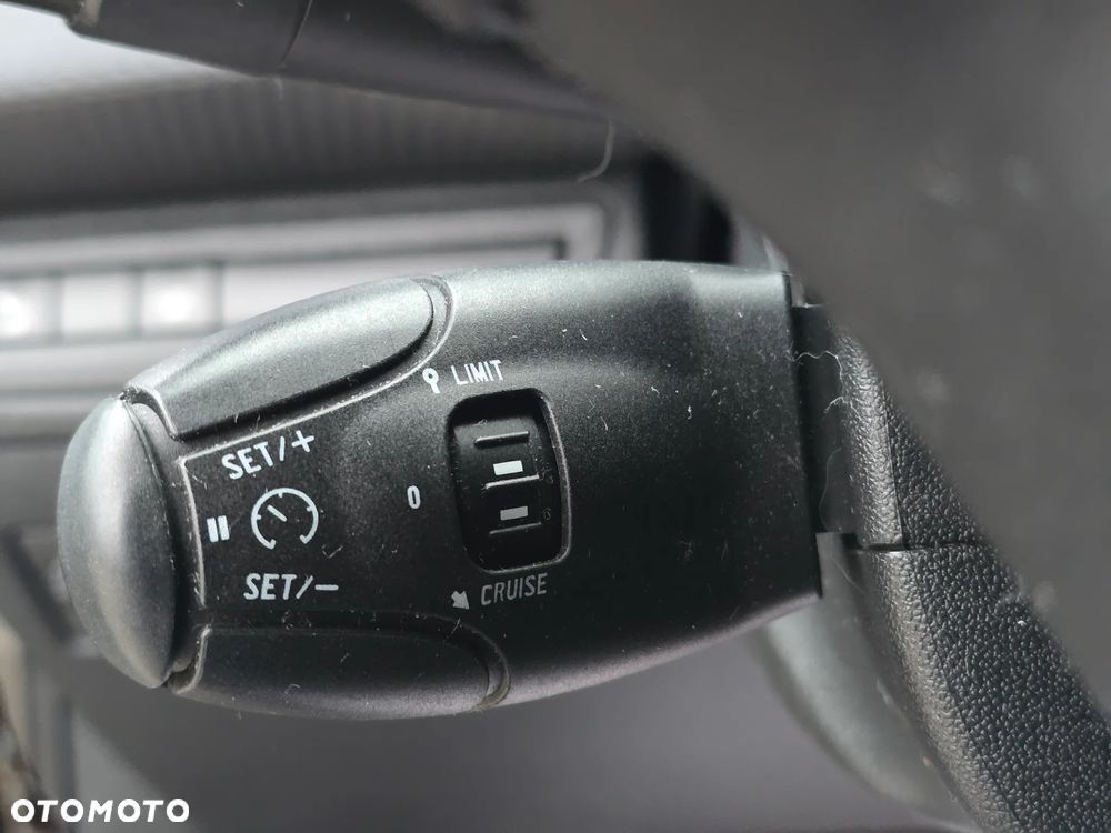 Peugeot 2008 1.2 Pure Tech Allure S&S EAT6 - 28