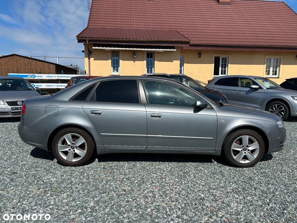 Audi A4 Limousine - 4