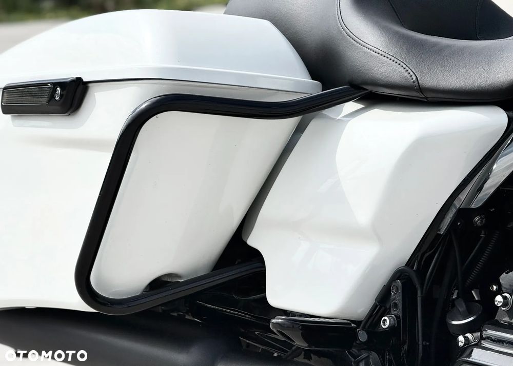 Harley-Davidson Touring Road Glide - 25