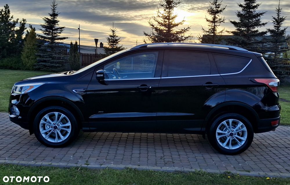 Ford Kuga 2.0 TDCi 2x4 Titanium - 4