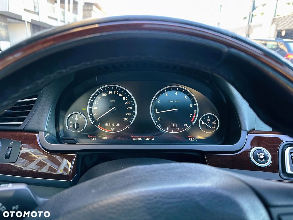BMW Seria 7 750i - 13