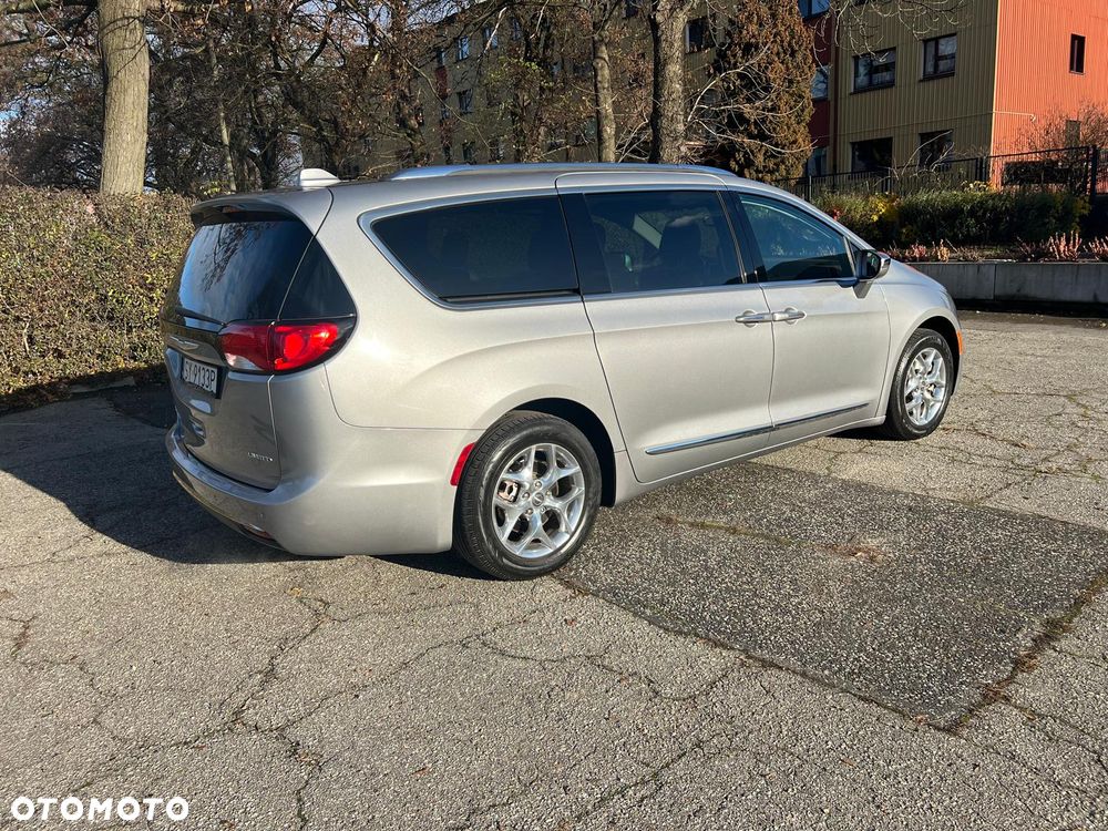 Chrysler Pacifica - 6