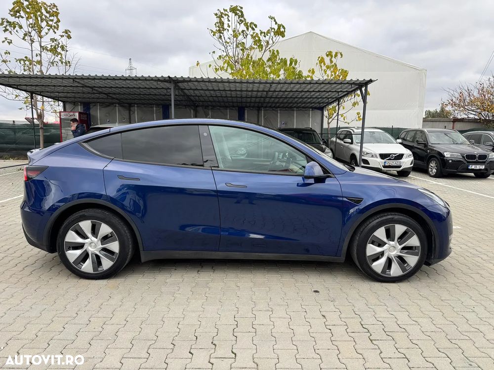 Tesla Model Y - 5