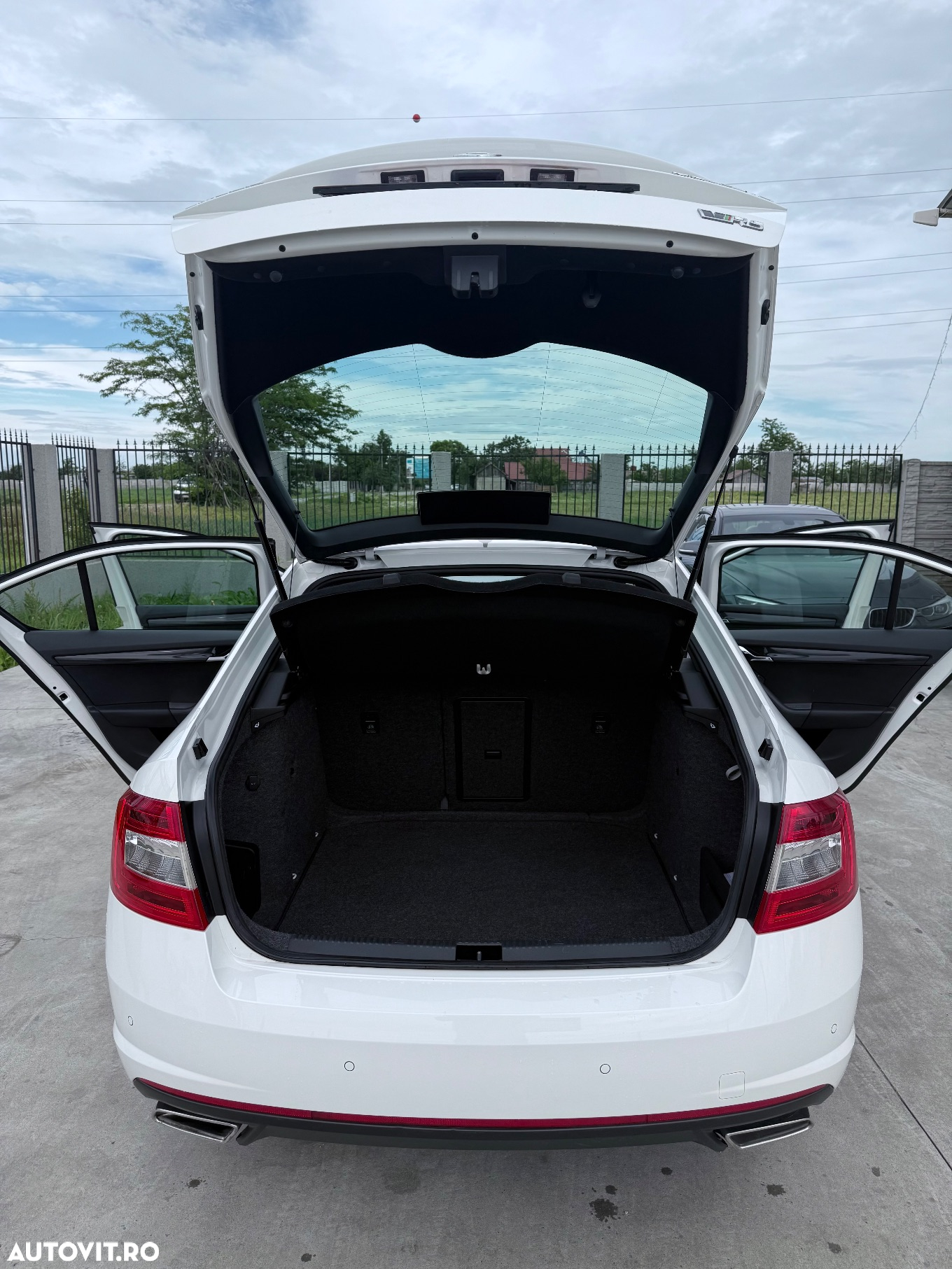 Skoda Octavia 2.0 TDI DSG RS - 10