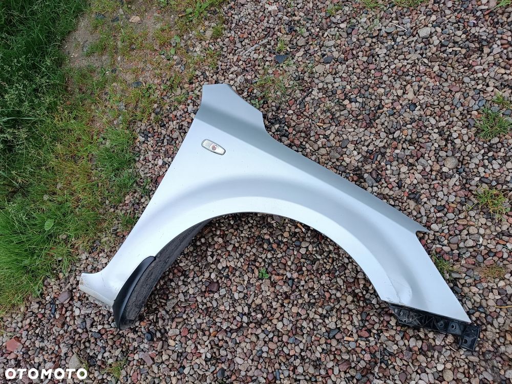 KIA CEED I 06-09 9S BŁOTNIK PRZEDNI PRAWY SREBRNY - 1