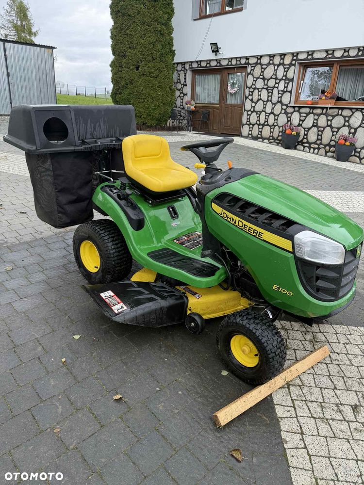 John Deere E100 - 8