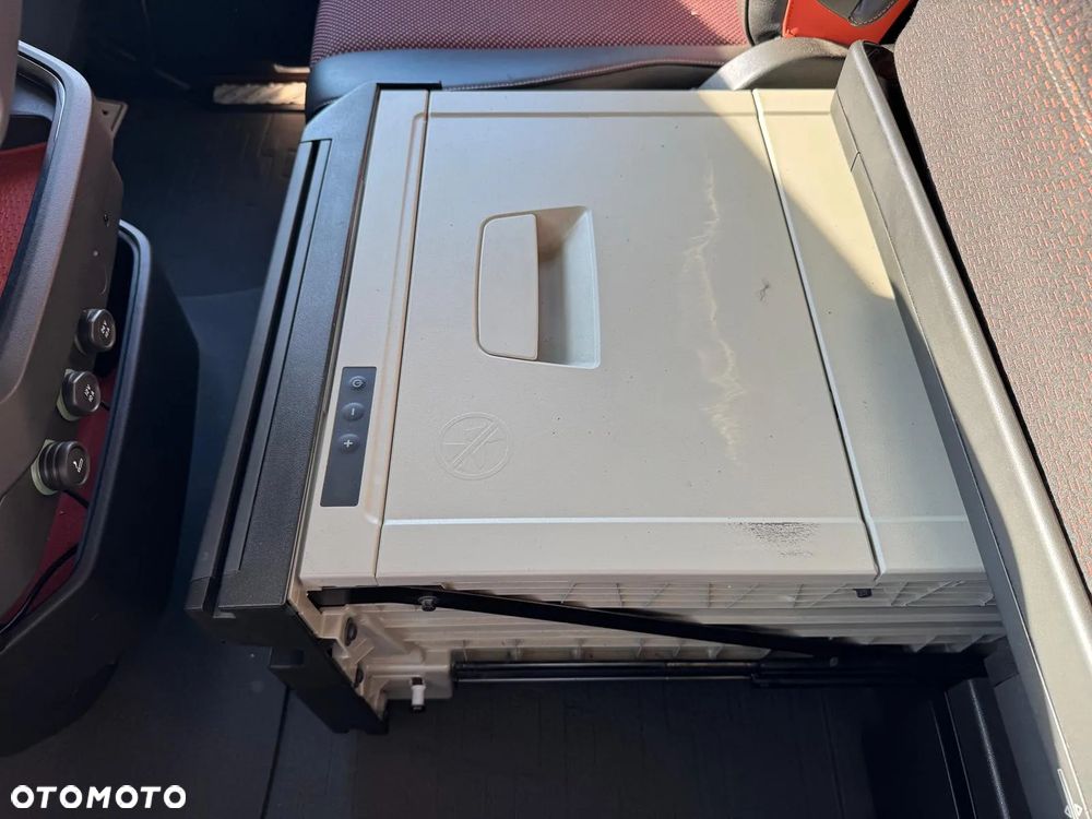 Volvo FH16 750 8x4 POJAZD DO DRZEWA - 16