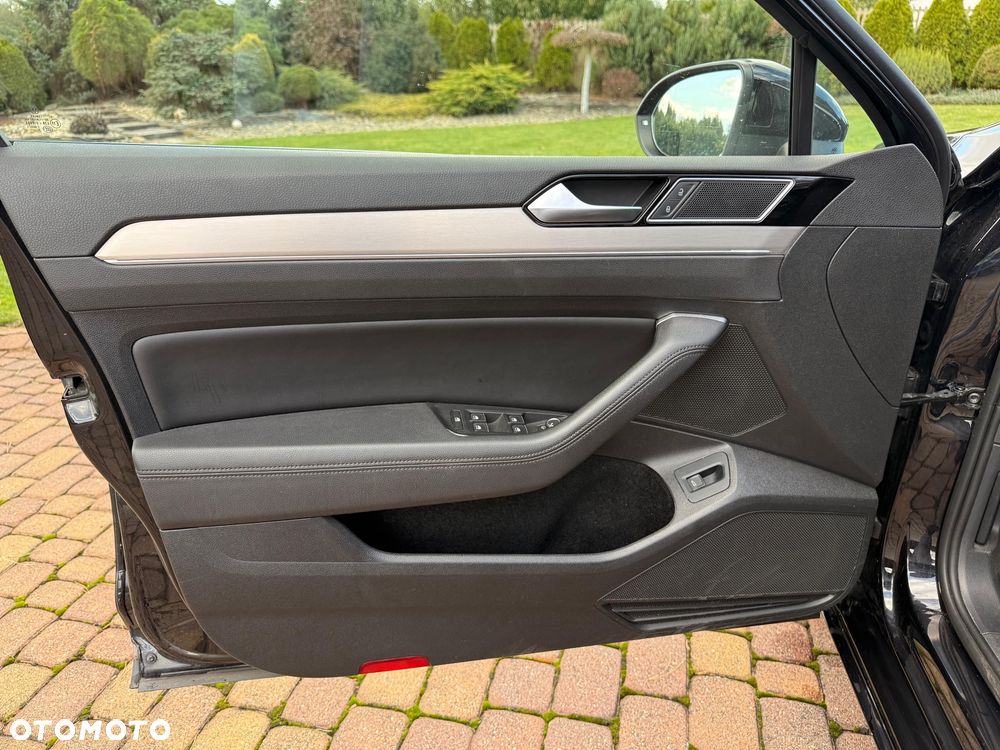Volkswagen Passat - 12