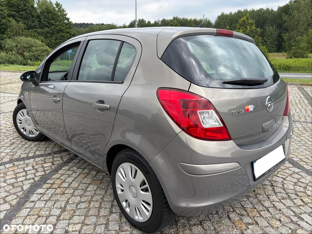 Opel Corsa 1.2 16V Essentia - 4