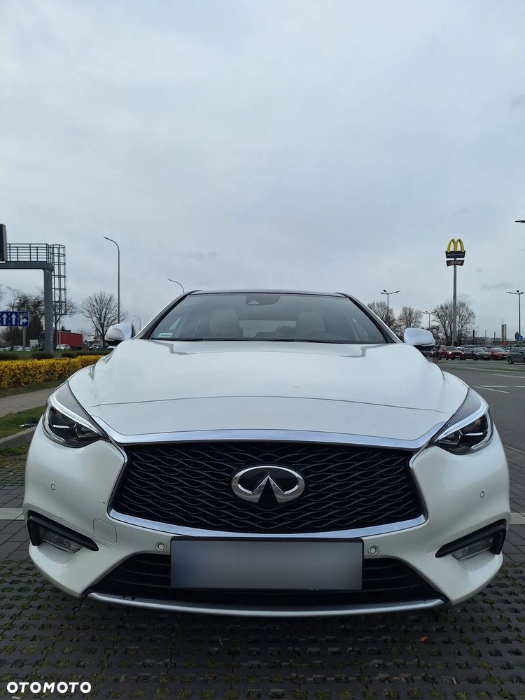 Infiniti Q30 1.6t Premium 7DCT - 3