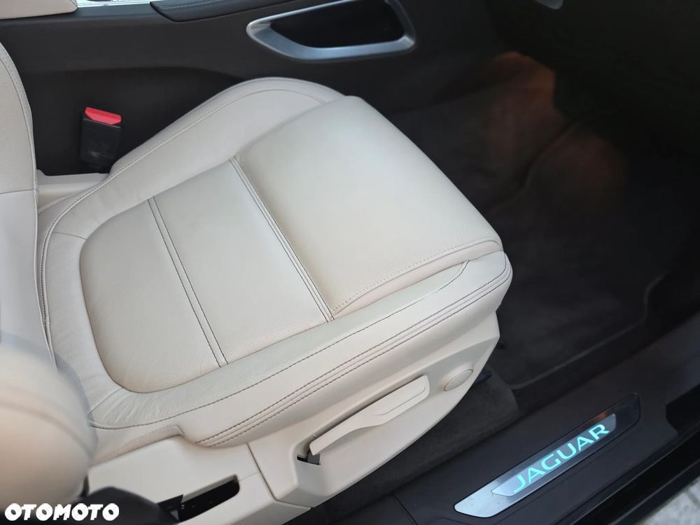 Jaguar F-Pace 2.0 i4D AWD Prestige - 24