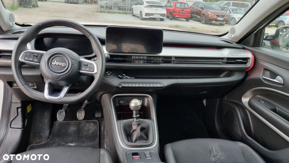 Jeep Avenger 1.2 GSE T3 Turbo-Benzin GDI Summit - 32