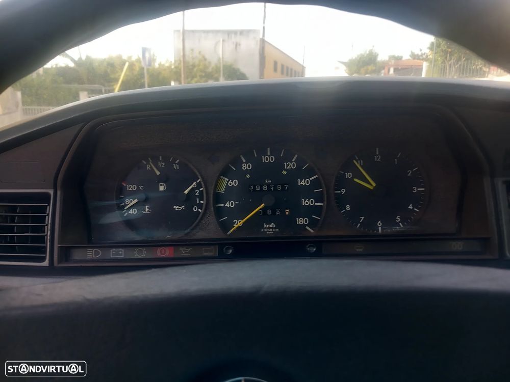 Mercedes-Benz 190 D 2.0 - 10