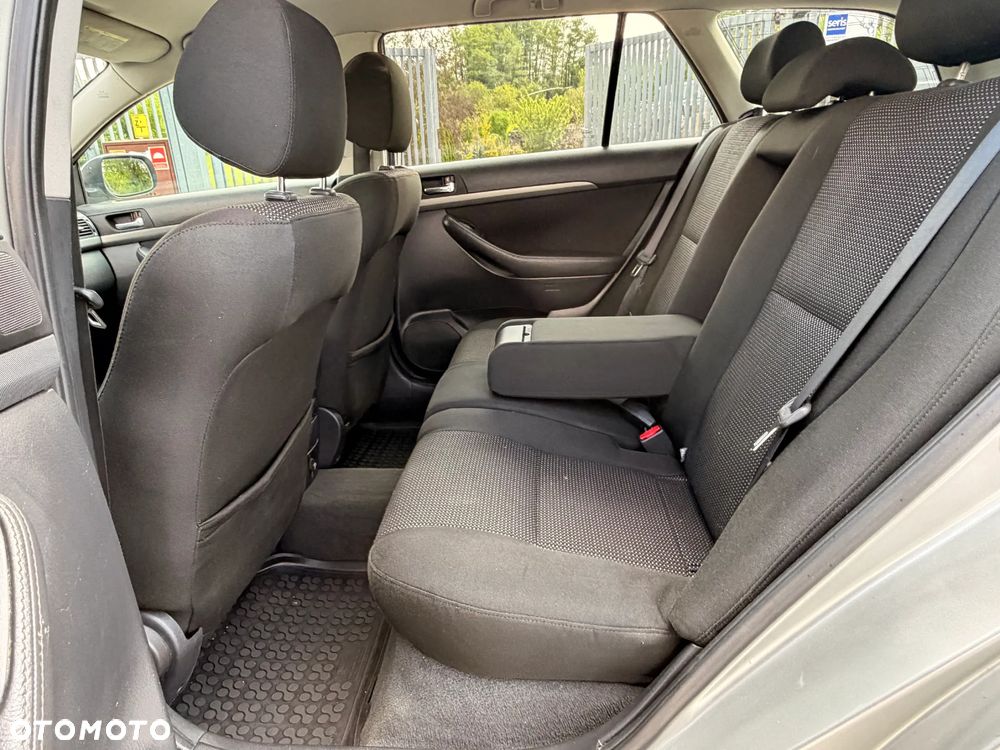 Toyota Avensis 1.8 VVT-i Luna - 12