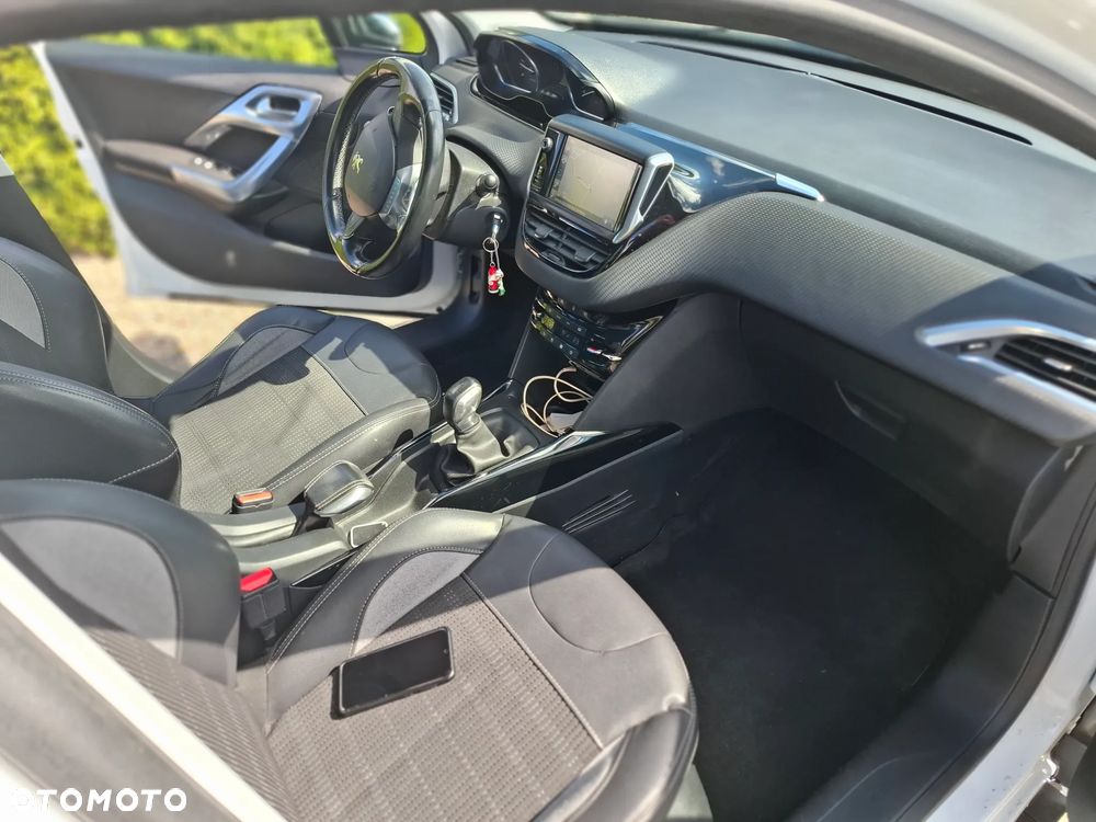 Peugeot 2008 BlueHDi 100 STOP & START Active - 17