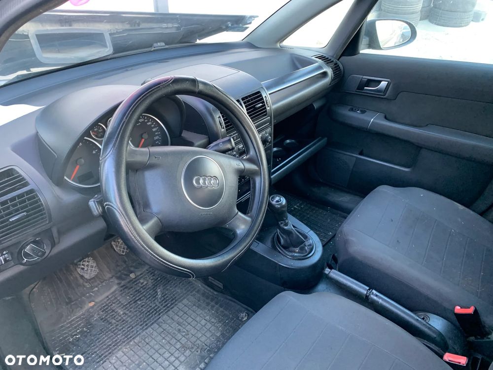 AUDI A2 2002 *SAMOCHÓD NA CZĘŚCI* 3068 MASKA, LAMPA, DRZWI, LUSTERKO, ZDERZAK, GRILL, BŁOTNIK, KLAPA, BELKA, DESKA, FOTELE, KANAPA, ĆWIARTKA, KIEROWNICA, TACZE, ZACISKI, ZAWIESZENIE, KOMPLETNY PRZÓD, KOMPLETNY TYŁ, LICZNIK, ZEGARY, PRAWE LEWE PRZÓD TYŁ - 5