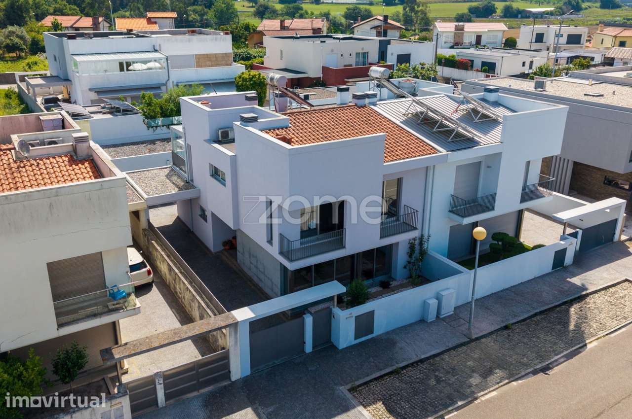 Moradia T4 na Maia | Conforto e Proximidade ao Porto - Grande imagem: 3/51