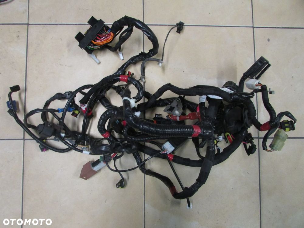 Vespa GTV 300 hpe 2024 instalacja elektryczna wiązka - 1
