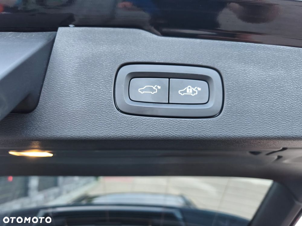 Volvo V60 B4 B DKG Ultra Dark - 20
