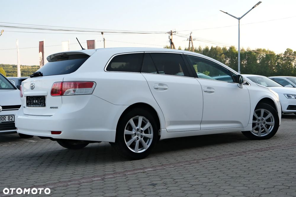 Toyota Avensis 1.8 Luna - 9