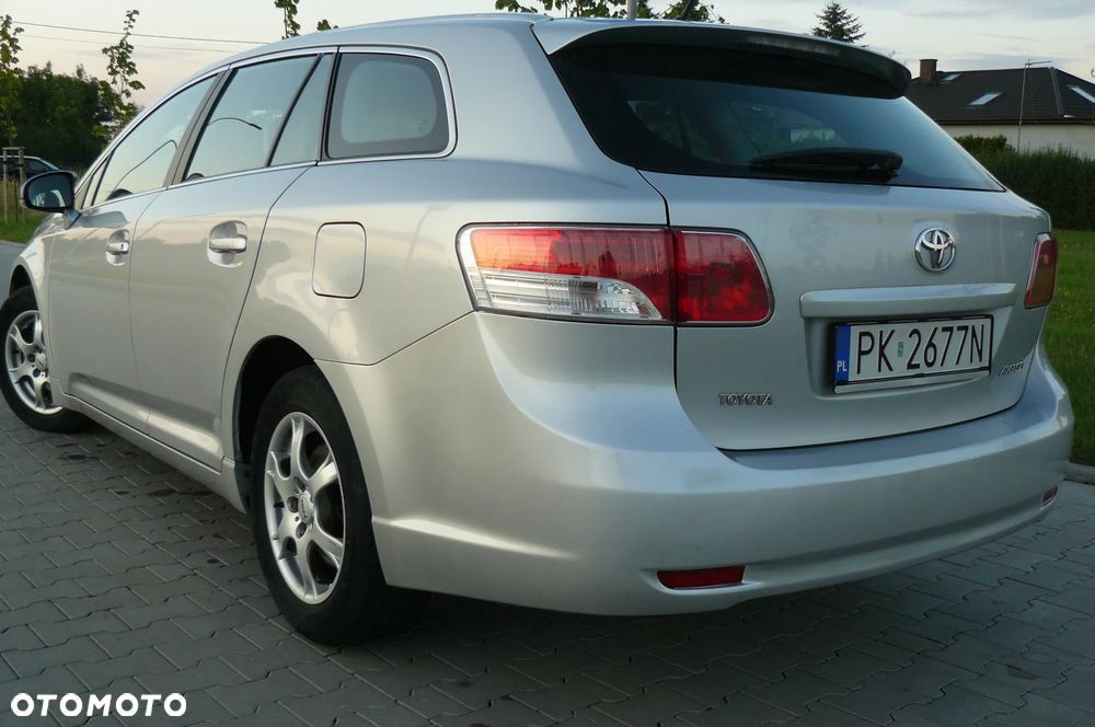 Toyota Avensis - 15