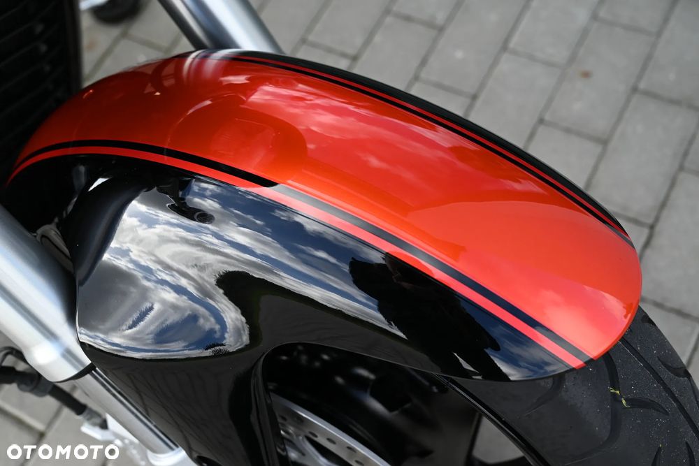 Suzuki Intruder - 15