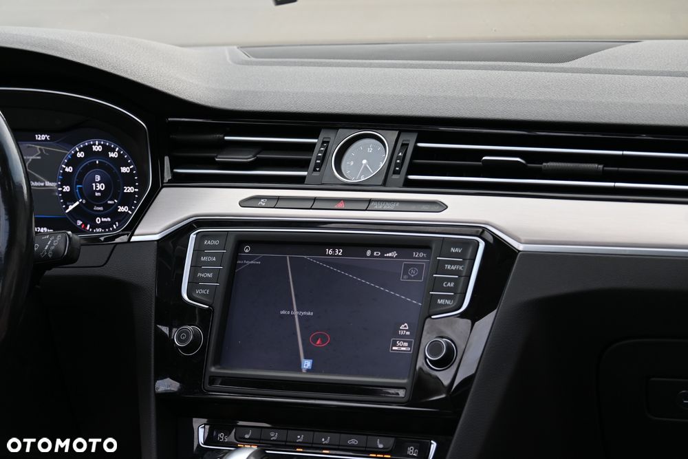 Volkswagen Passat - 24