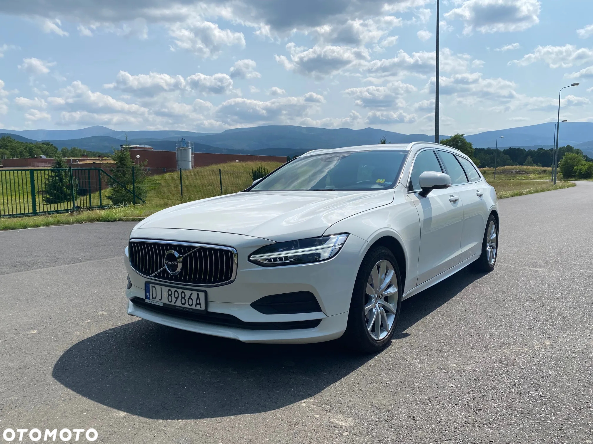 Volvo V90 - 2