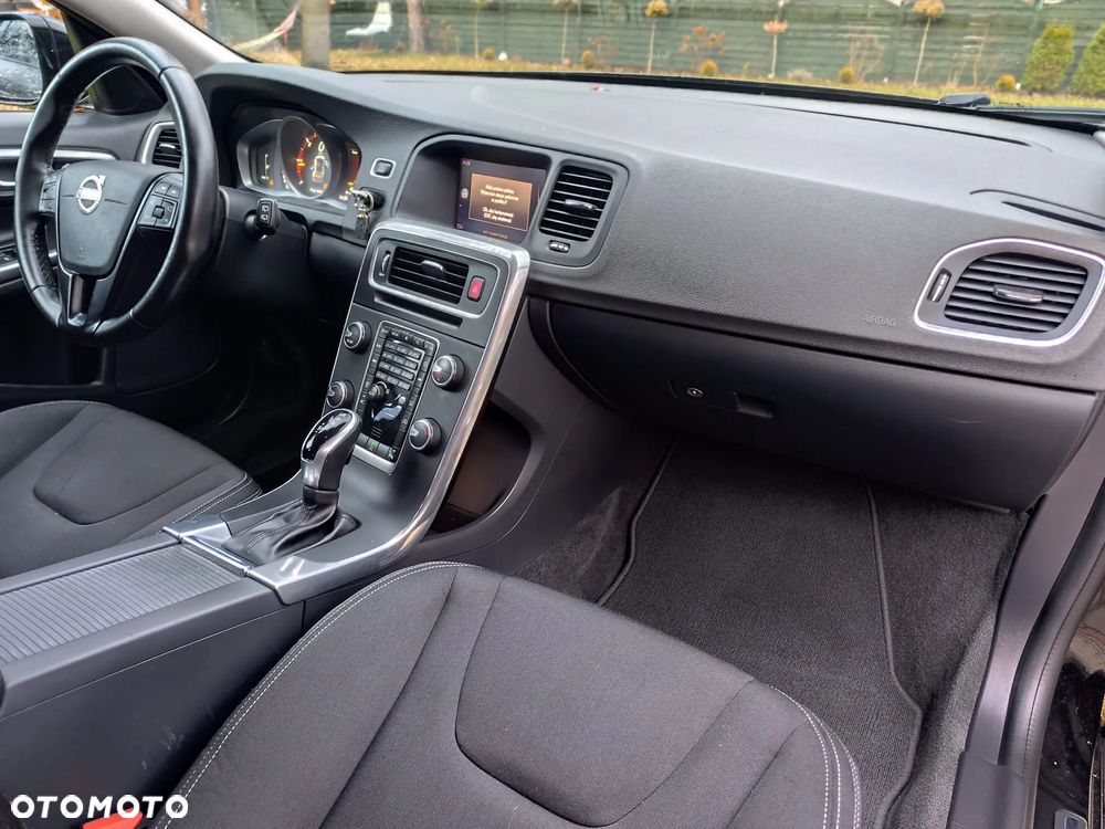 Volvo V60 Cross Country - 15
