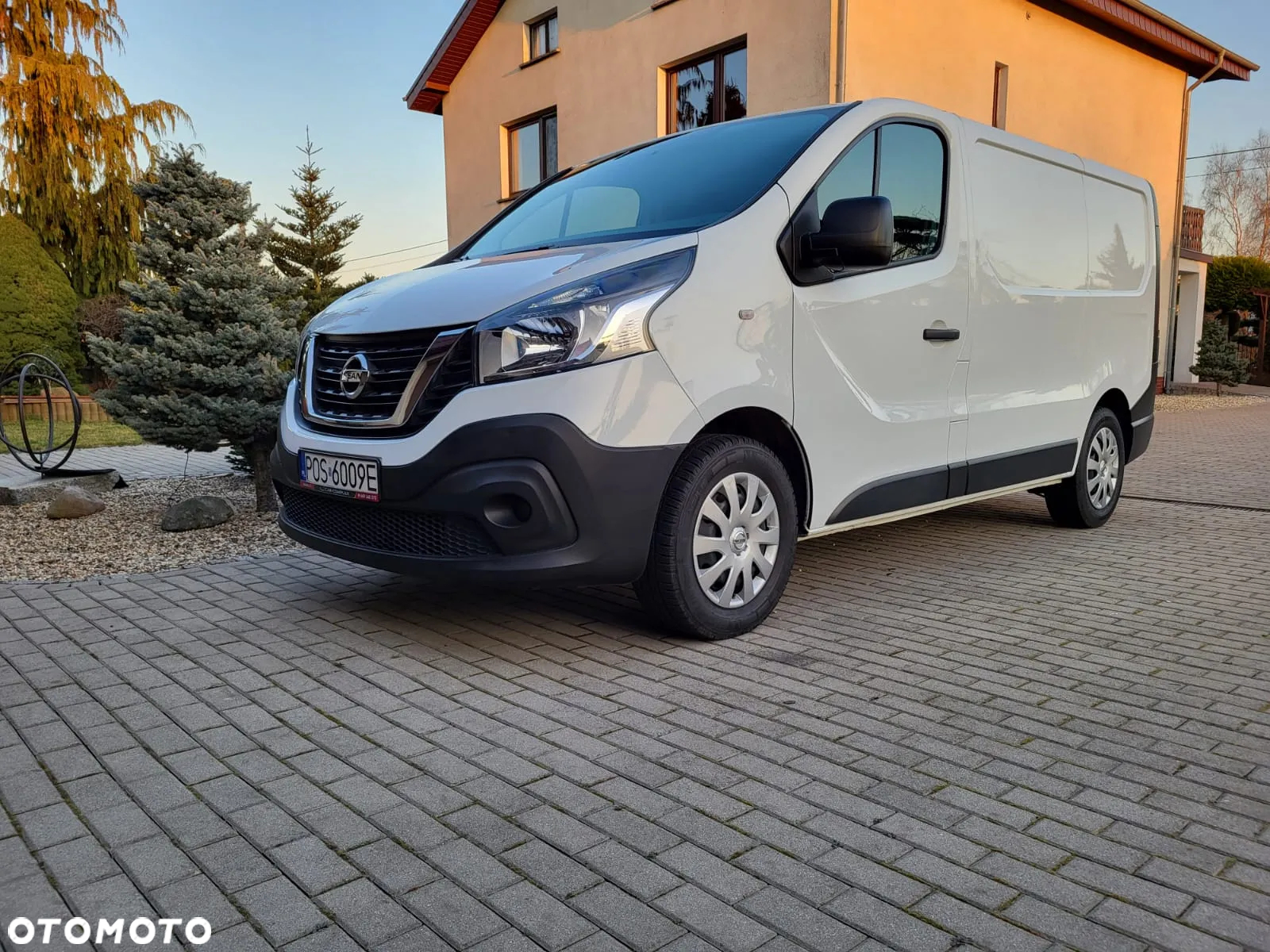 Nissan NV. 300 - 2