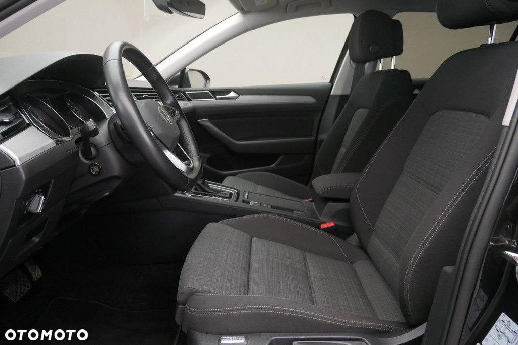 Volkswagen Passat - 12