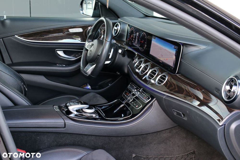 Mercedes-Benz Klasa E 220 d 4-Matic 9G-TRONIC - 14