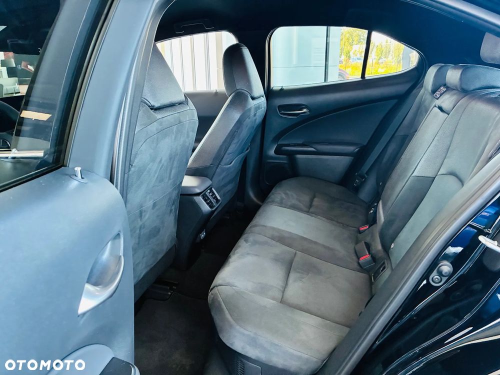 Lexus UX 300h Business - 9