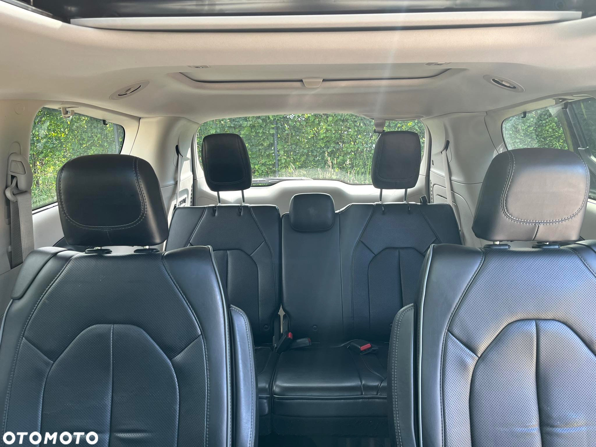 Chrysler Pacifica - 10