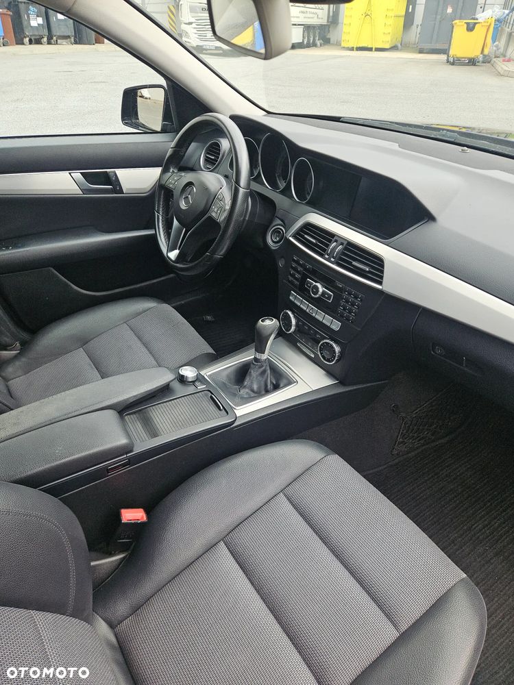 Mercedes-Benz Klasa C 180 CGI BlueEFFICIENCY Avantgarde - 23
